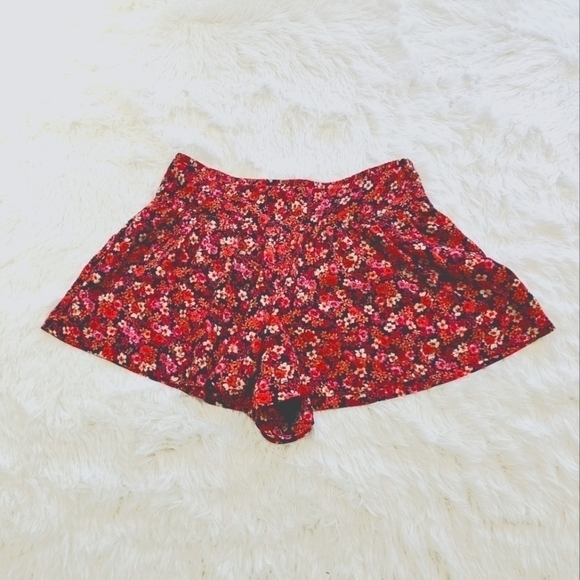 Express size 6 floral flowy swing shorts - Picture 1 of 14